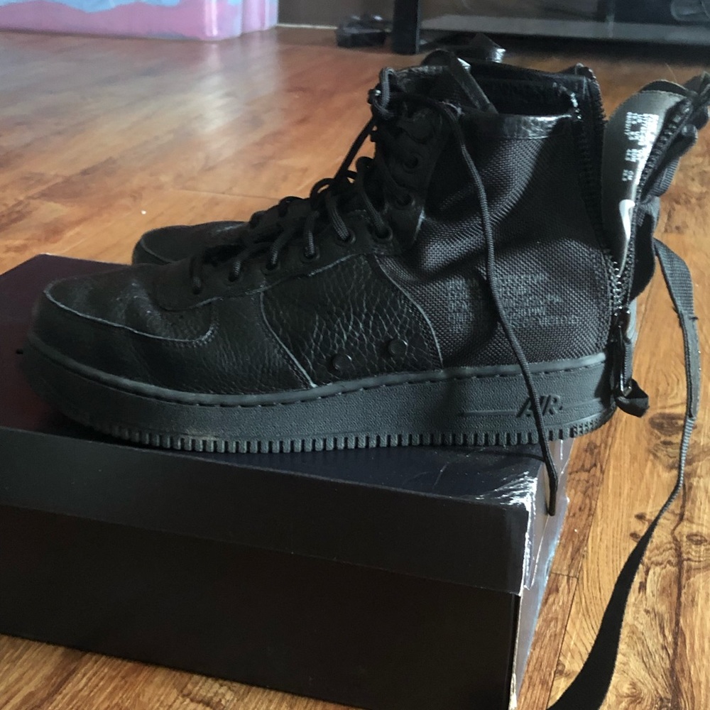 Nike SF AF1 mid triple black size 10.5 used